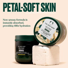 Application sur peau humide The Body Shop Moringa Body Yogurt après douche.