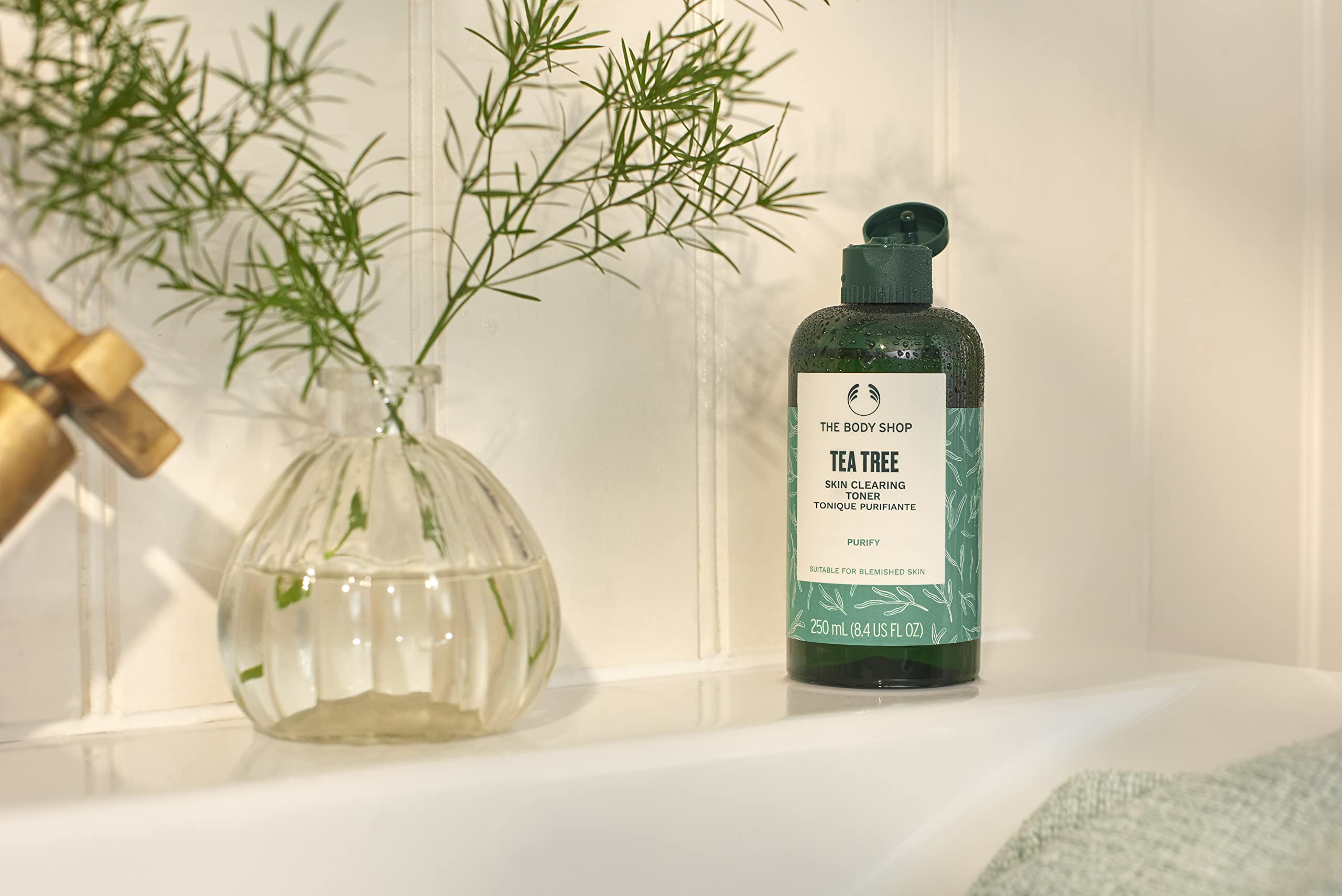 The Body Shop Tea Tree Toner texture légère vegan purifiante.