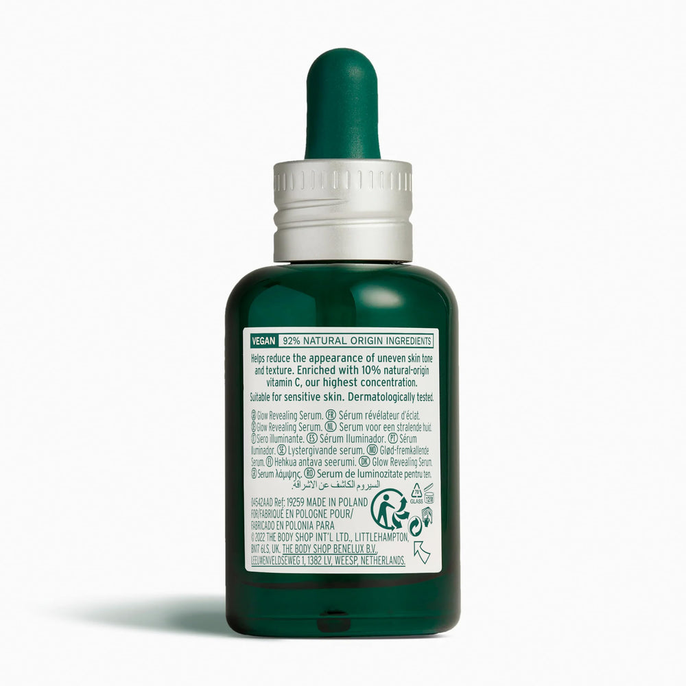 The Body Shop sérum sur peau propre, quelques gouttes pour un teint lumineux.