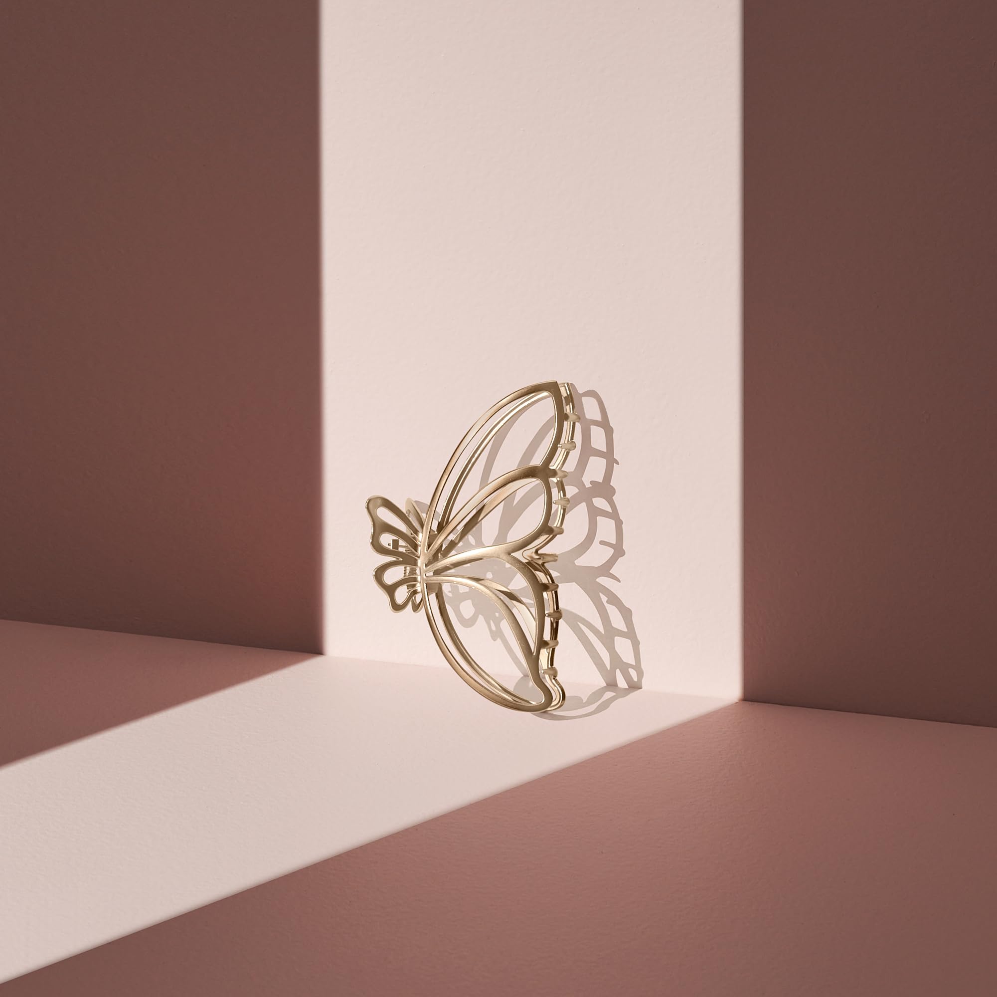 The Hair Edit Barrette Aile Dorée maintien confortable toute la journée.