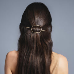 The Hair Edit Hoop & Pin : barrette-brillance-miroitante, look élégant pour toutes les occasions.