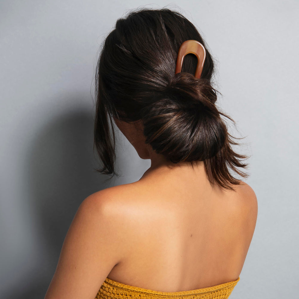 The Hair Edit Pin chic pour chignons et demi-hauts.