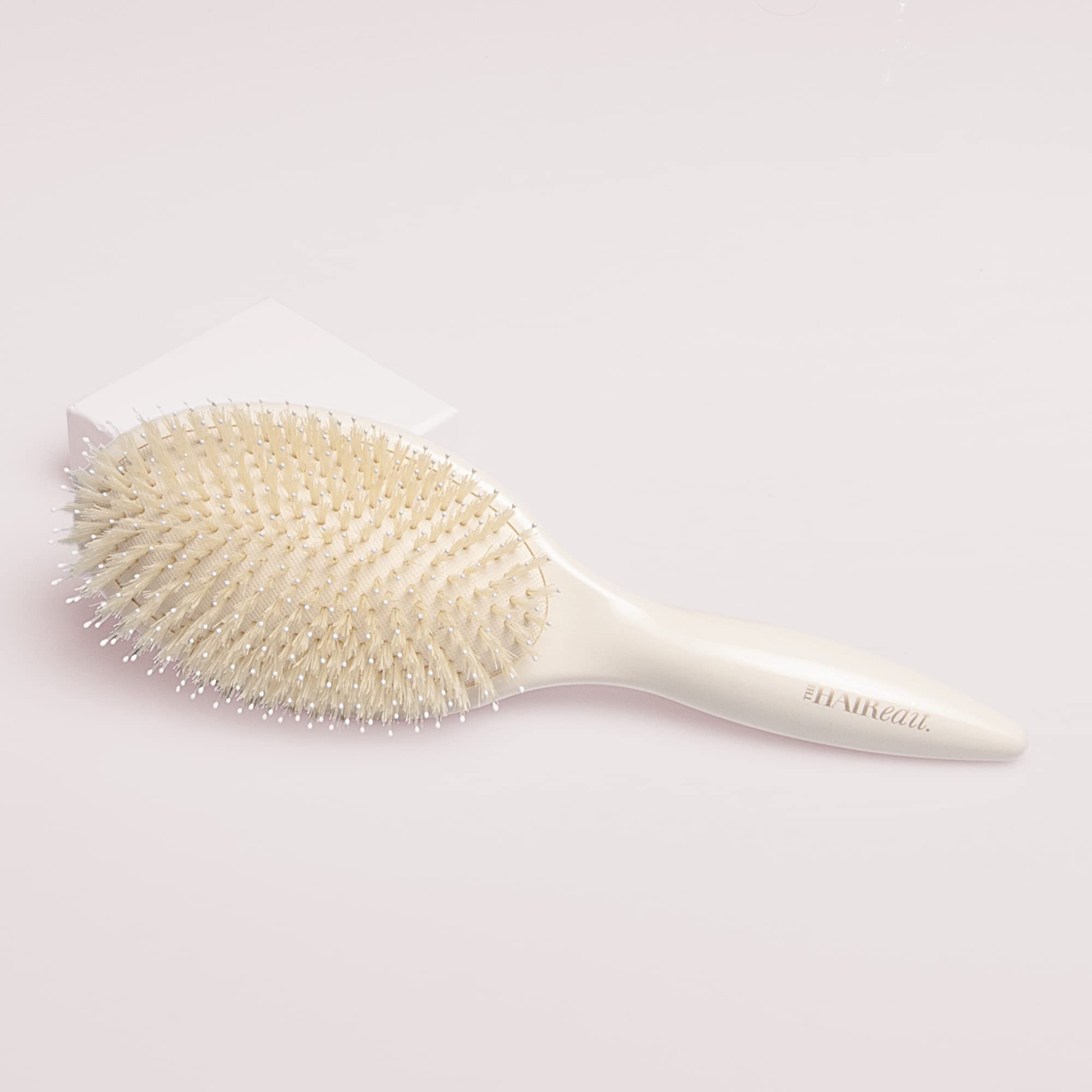 The Hair Edit prise-en-main-soft-touch offre une prise sûre lors du brossage.