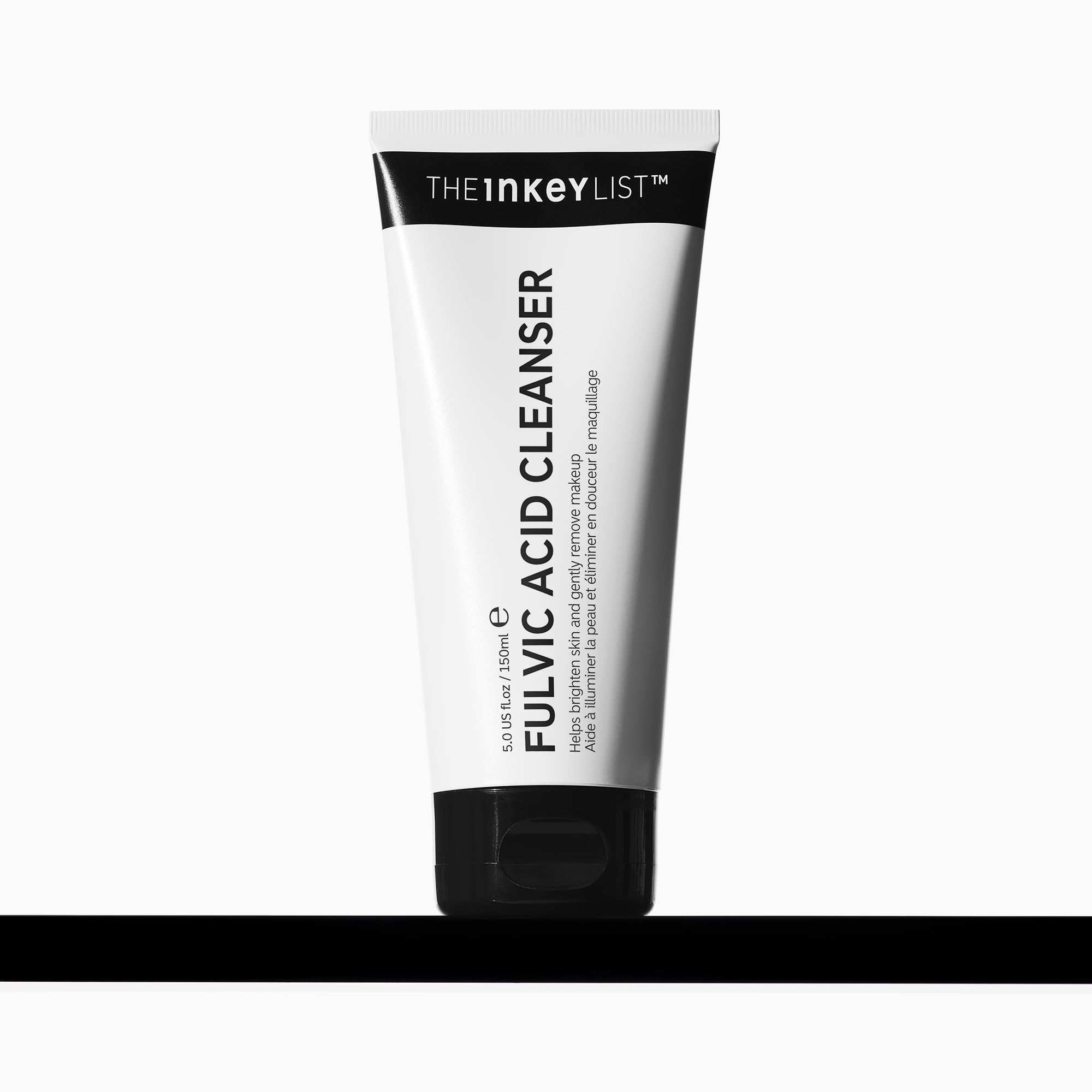 Le nettoyant Fulvic Acide The INKEY List – gel clair, teint plus lumineux après utilisation.