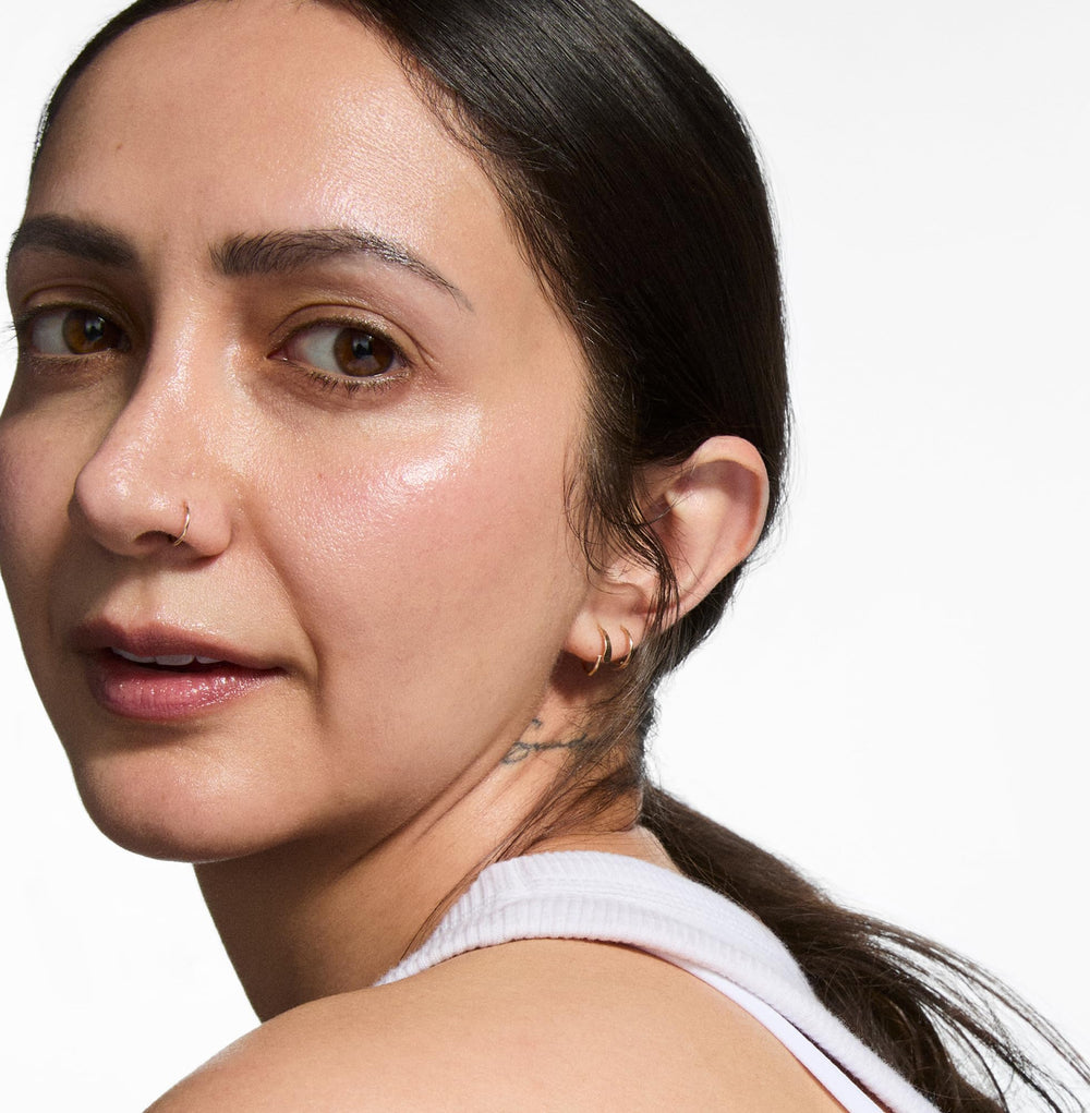 The INKEY List Collagen Peptide Serum routine matin améliore visiblement l'éclat.