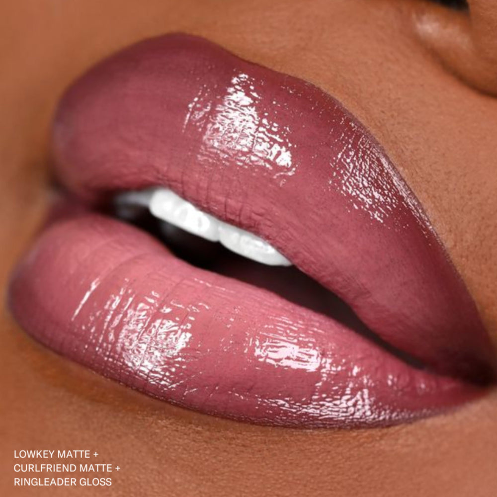 The Lip Bar Curlfriend - rendu final lèvres matte après application.