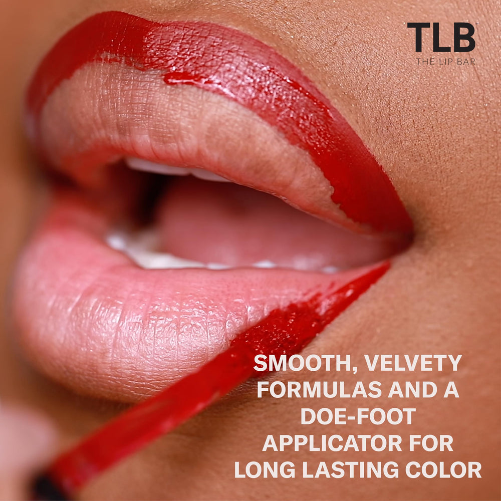 The Lip Bar Unimpressed applicateur lisse parfaitement la couleur sur les lèvres.