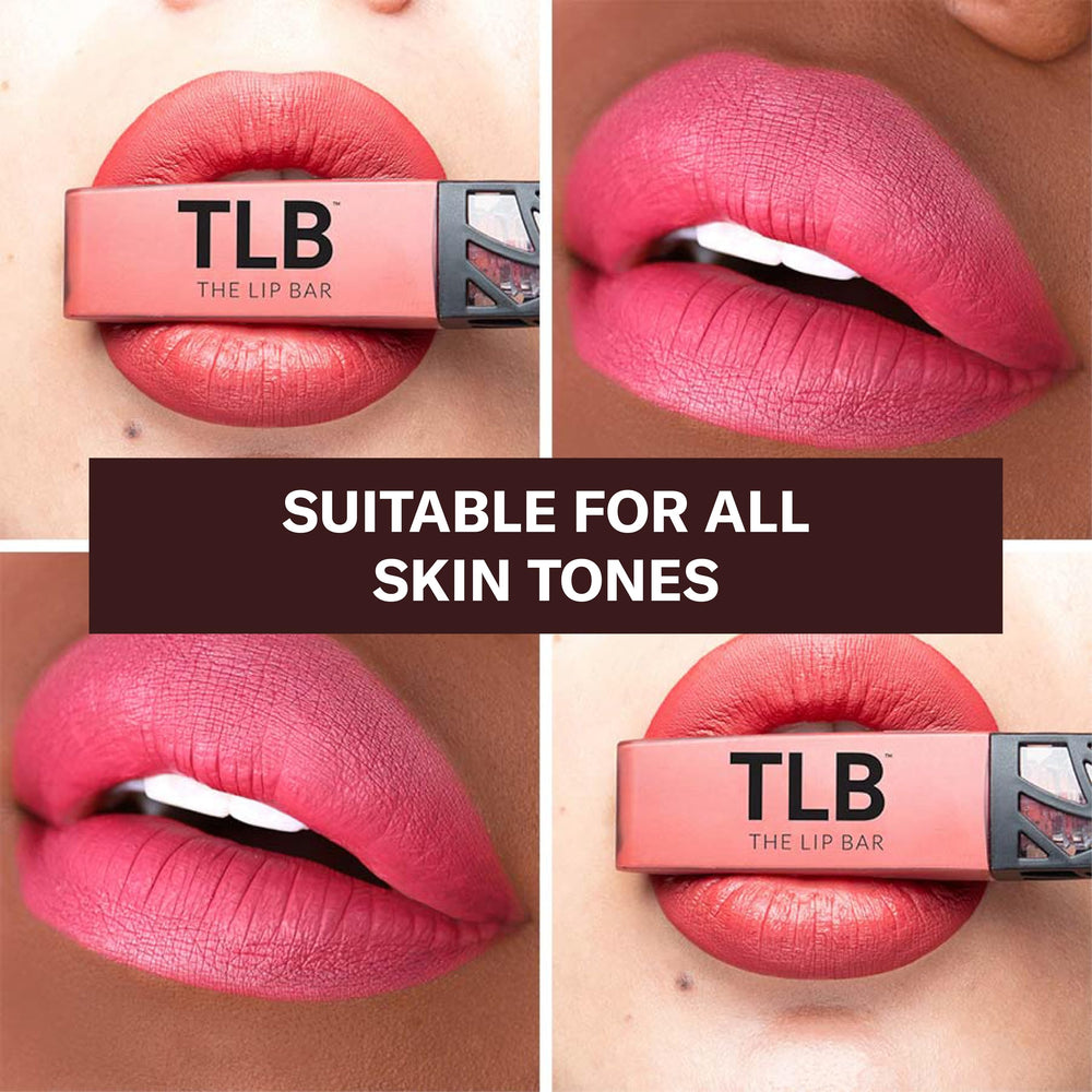 The Lip Bar Unimpressed échantillon sur peau révèle une teinte chocolat rouge brun chaude.
