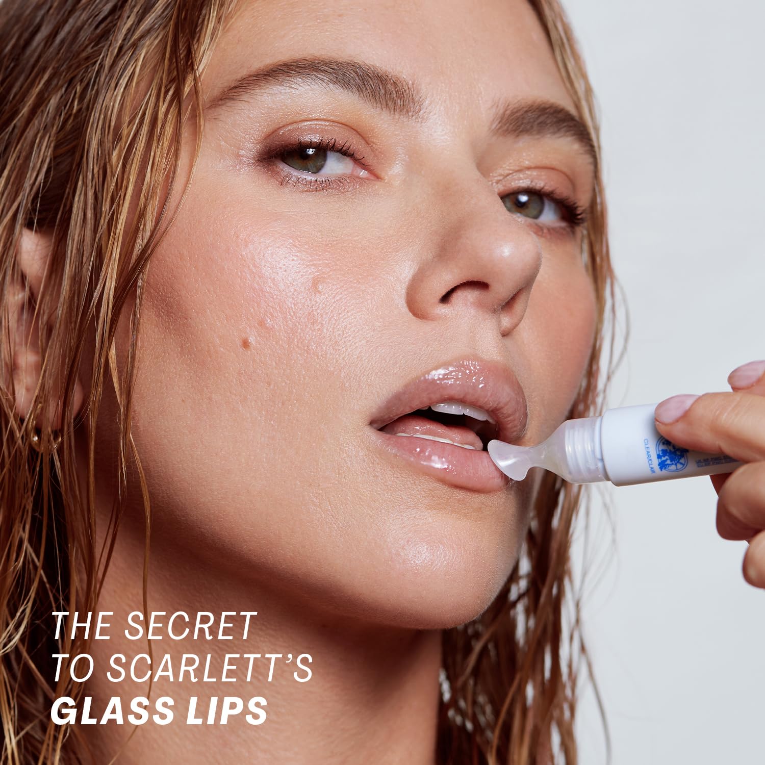 The Outset Lip Oasis – finition brillante offrant un look pulpeux et soigné.