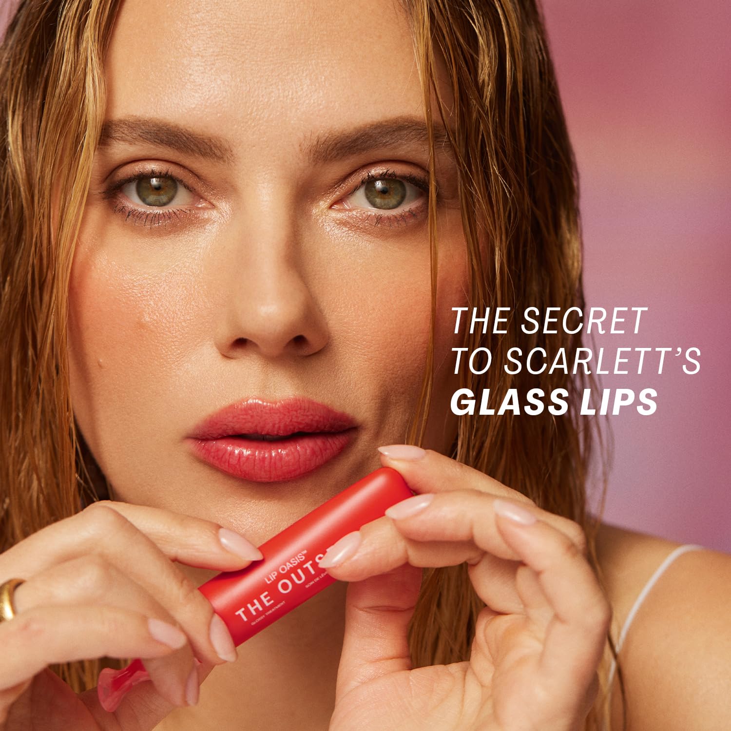 Texture douce et luxueuse Lip Oasis, idéale seule ou sur du rouge.