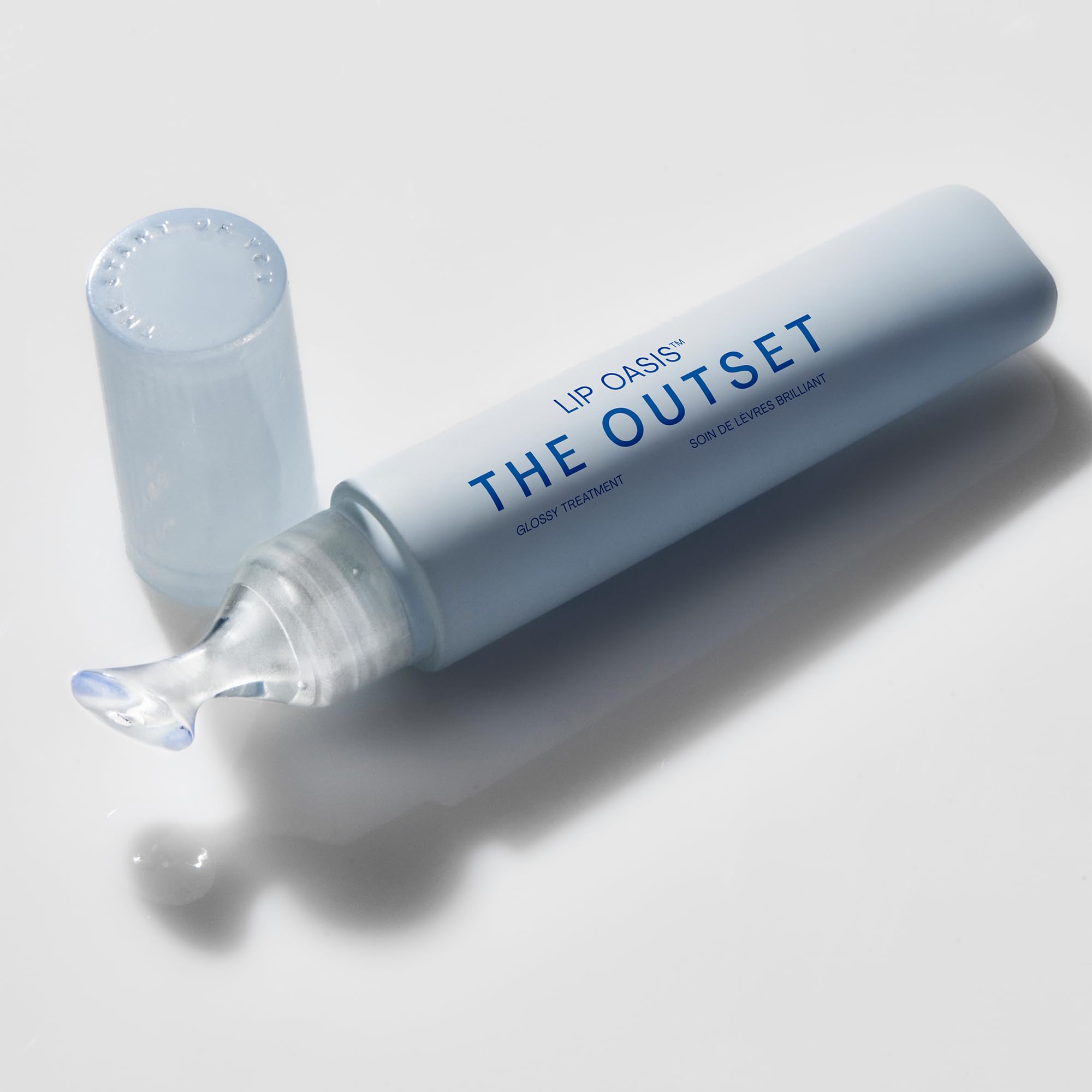 The Outset Lip Oasis – texture luxueuse qui glisse délicieusement sur les lèvres.