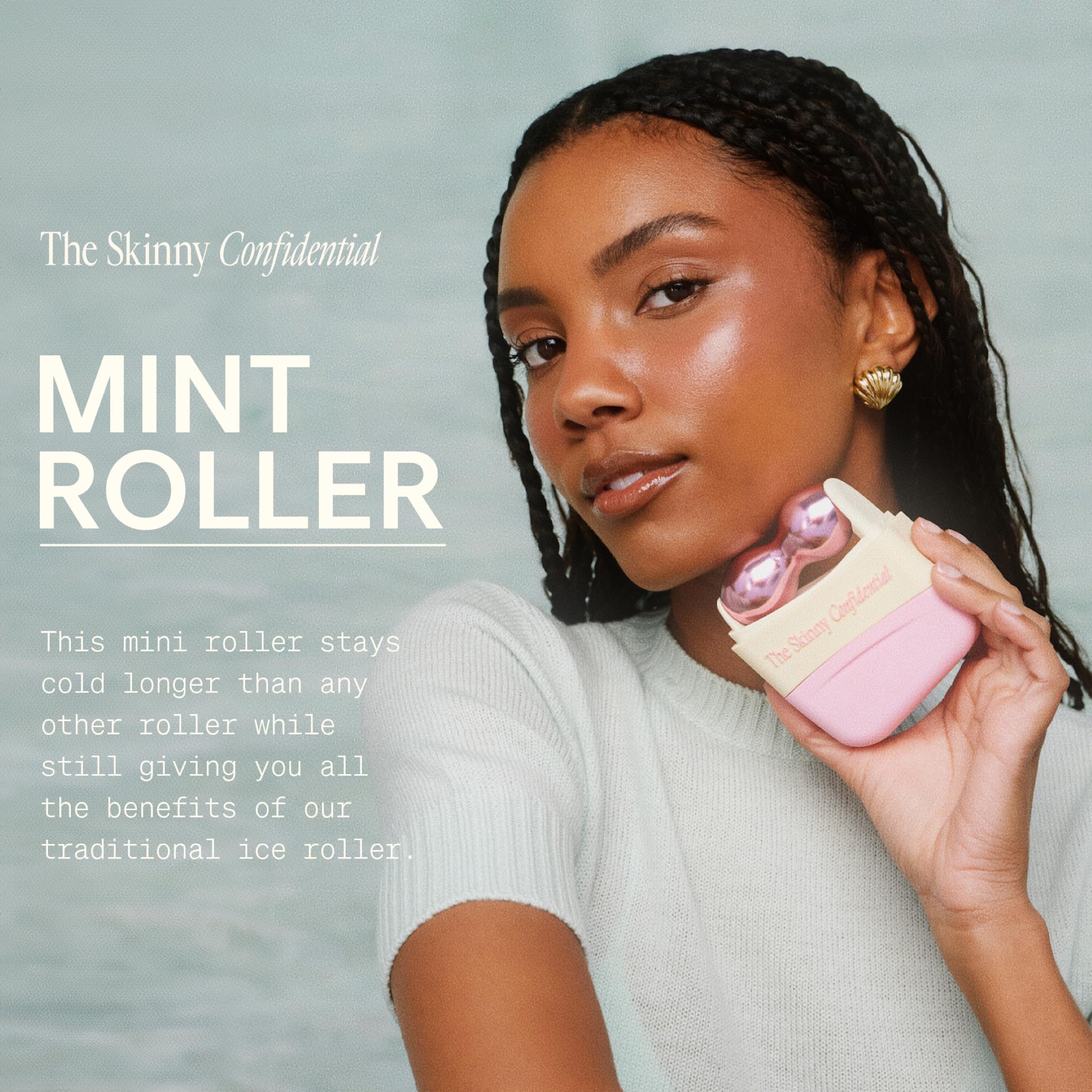 The Skinny Confidential Mint Ice Roller, contourage ligne mandibule pour un rendu sculpté.