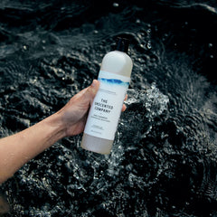 Formulation sans parfum idéale pour cuir chevelu sensible et routine neutre.