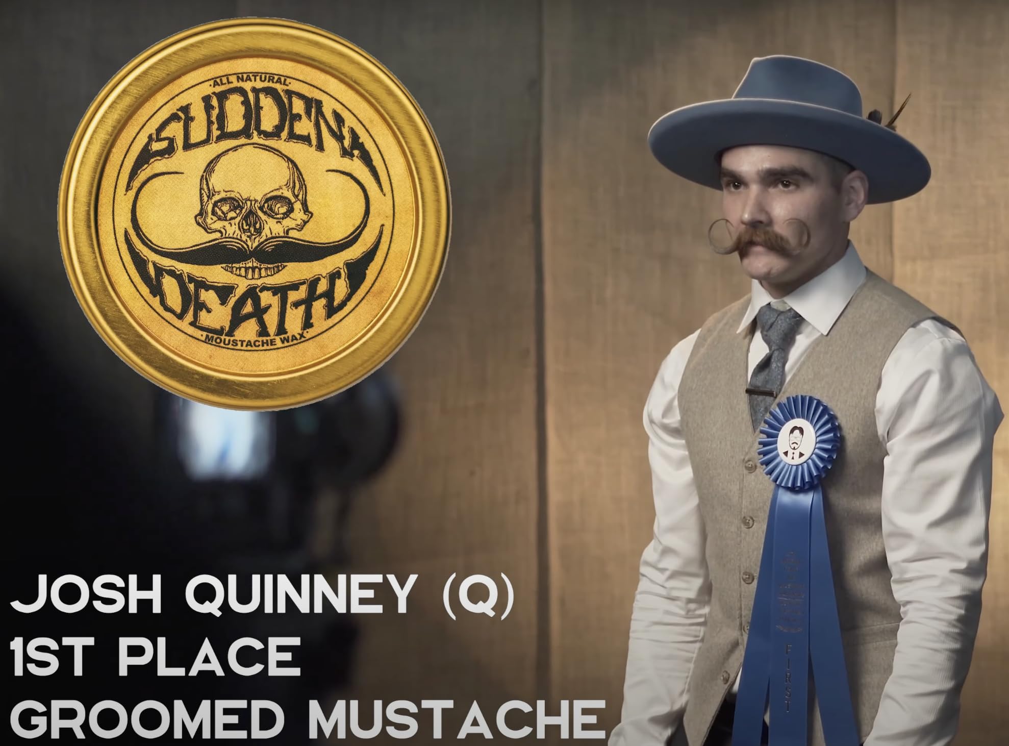Kit compact de grooming pour moustache et barbe, facile à transporter.