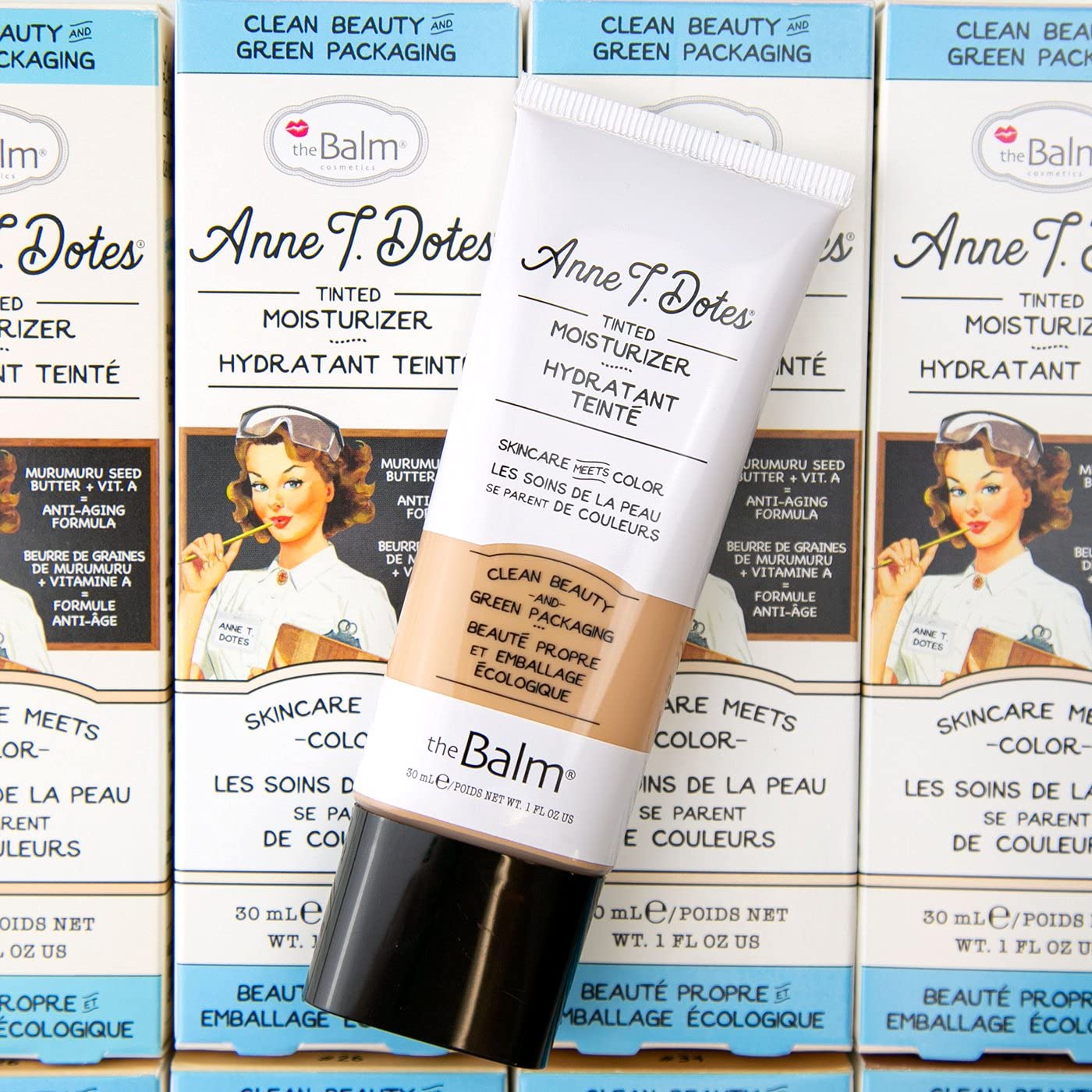 theBalm Anne T. Dotes Teint: texture crème fluide et facile à travailler