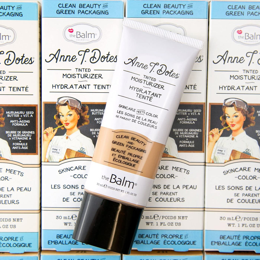 theBalm Anne T. Dotes Teint: texture crème fluide et facile à travailler