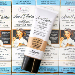 theBalm Anne T. Dotes Teint: texture crème fluide et facile à travailler