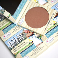 thebalm desert pinceau poudre pour le peuple favorise une application homogène