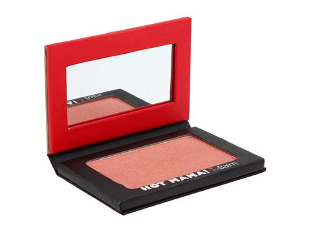 theBalm Hot Mama look naturel avec une touche pêche.