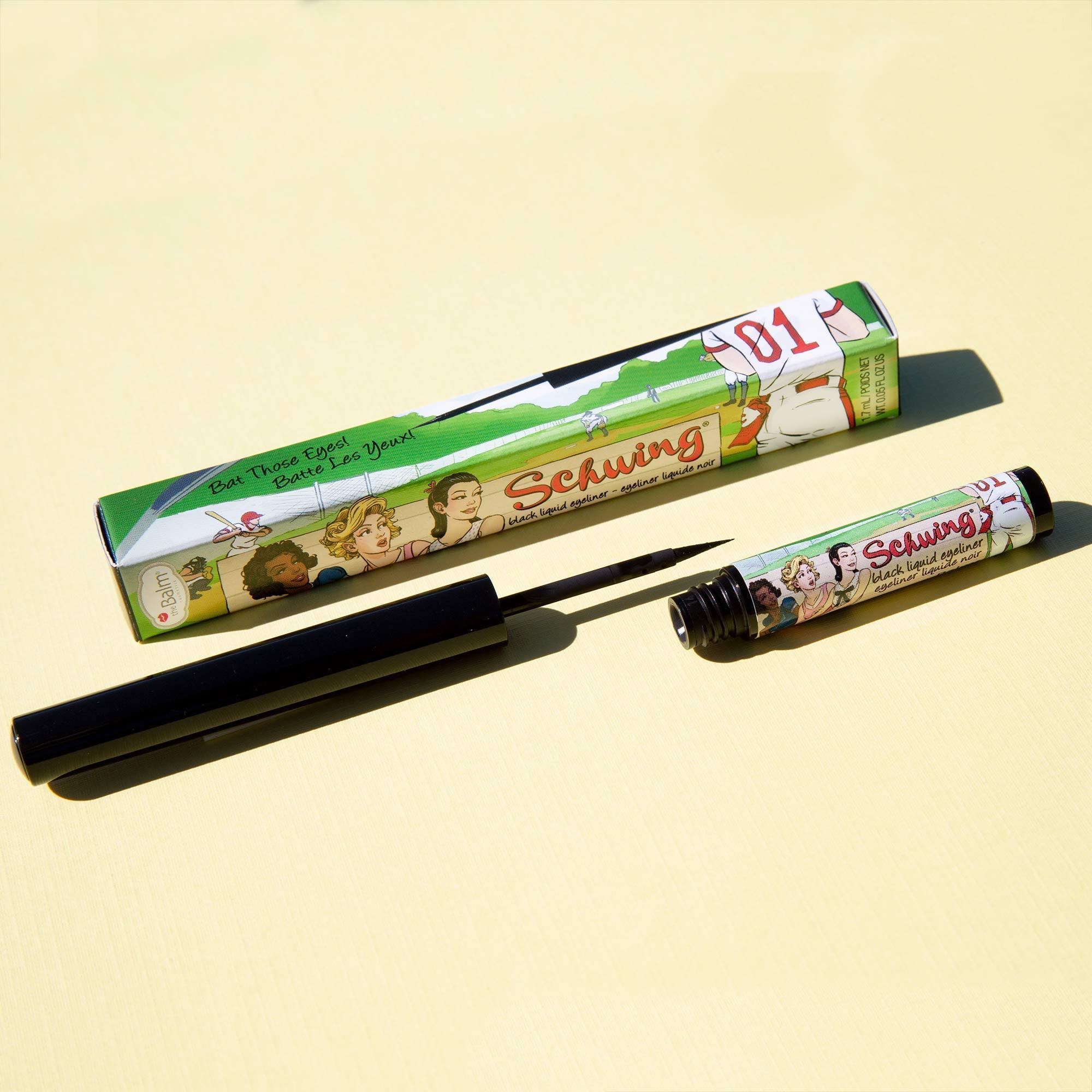 theBalm Schwing Eyeliner – Emballage compact et pratique.
