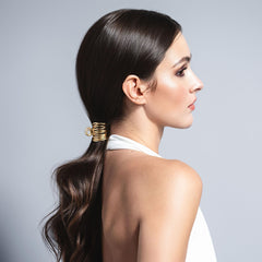 The Hair Edit accessoire-cheveux doré enveloppant pour chignon ou demi-queue.