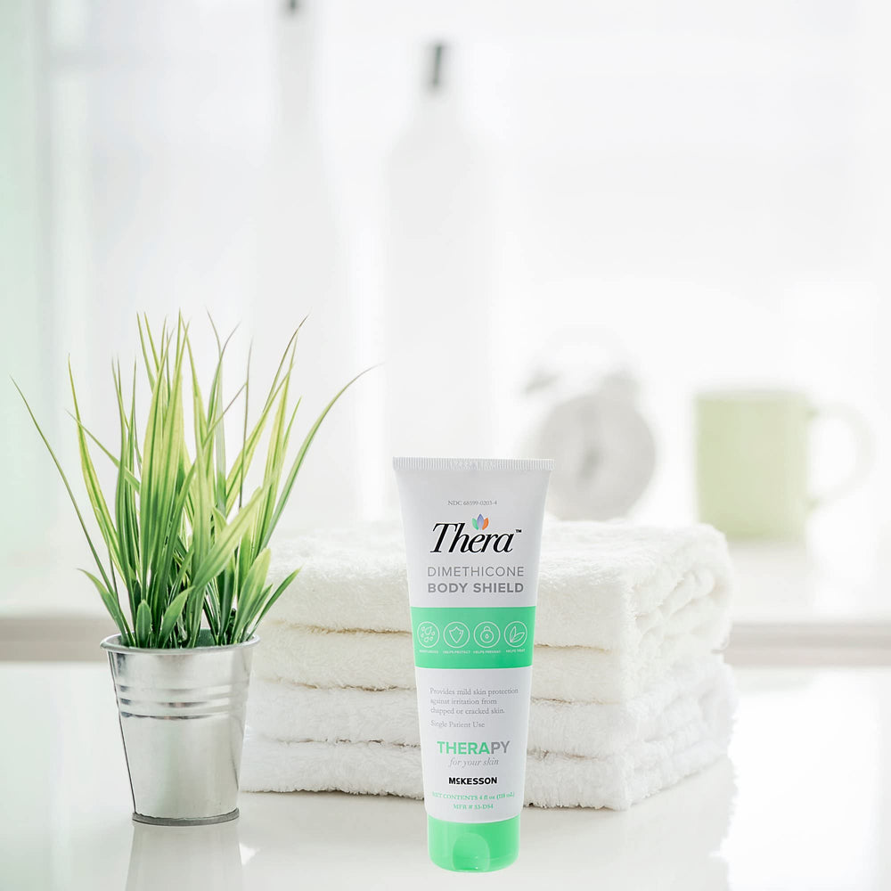 Hydratation durable pour peau sèche avec Thera, usage quotidien recommandé.