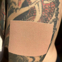 Therasports ruban couverture tatouage impermeable protège la peau contre la sueur.