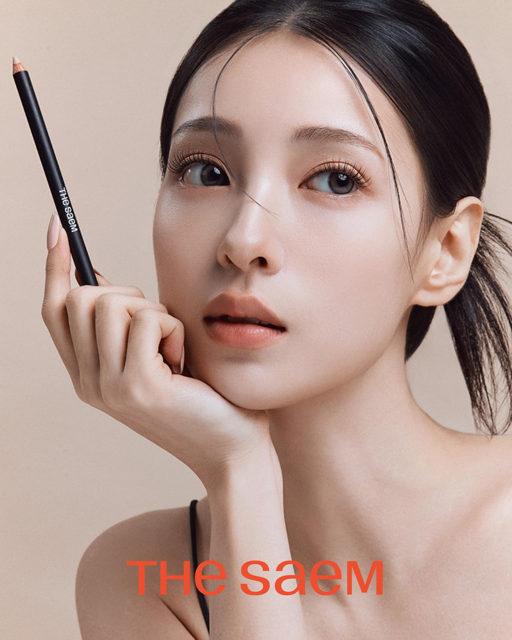 Crayon de contour THESAEM compact pour une définition claire en journée