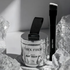 Thick Fiber texture naturelle densifie visuellement la ligne capillaire.