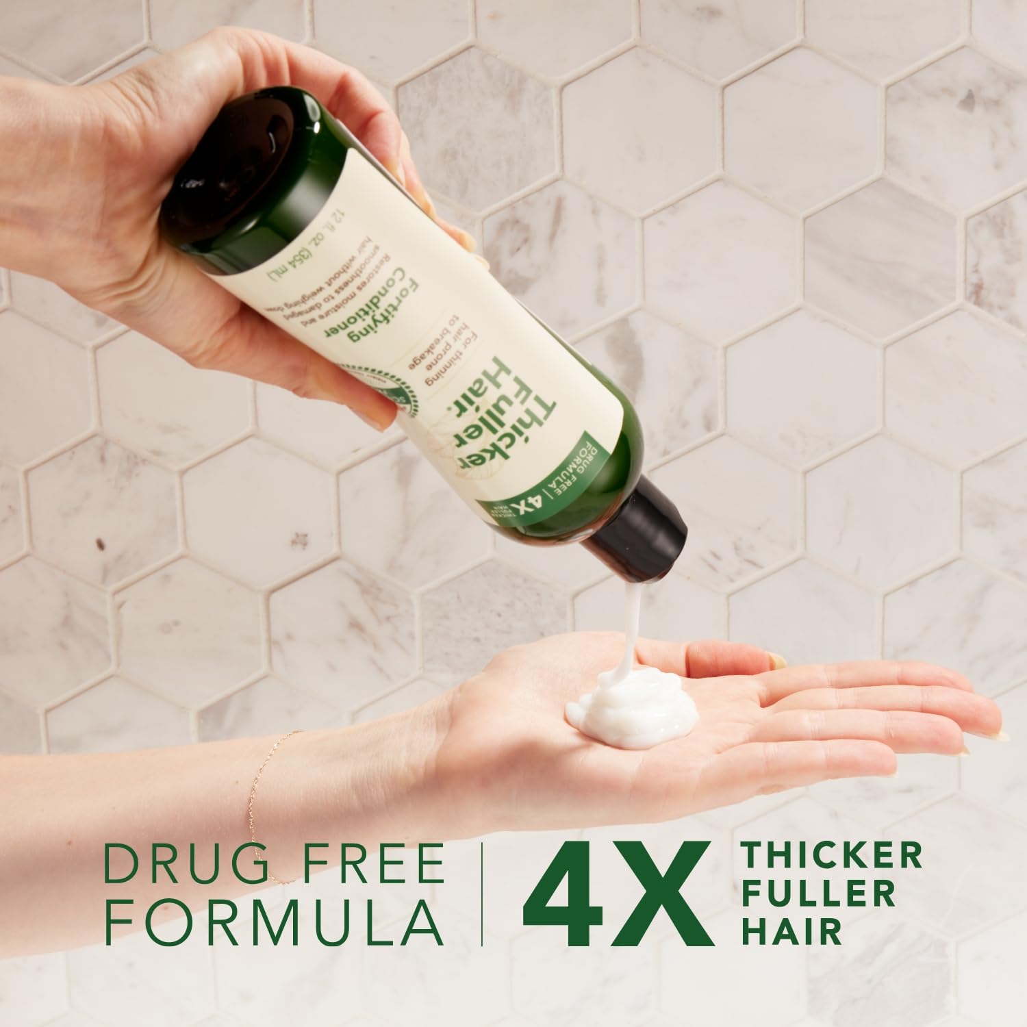 Thicker Fuller Hair conditionneur lissant cheveux, texture soyeuse et hydratante pour douceur.
