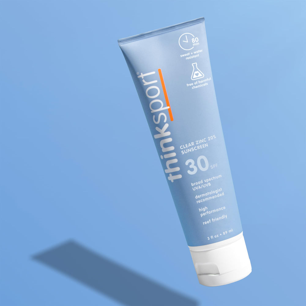 Thinksport SPF30 crème minérale invisible, texture légère sur la peau sensible.