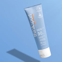 Thinksport SPF30 crème minérale invisible, texture légère sur la peau sensible.