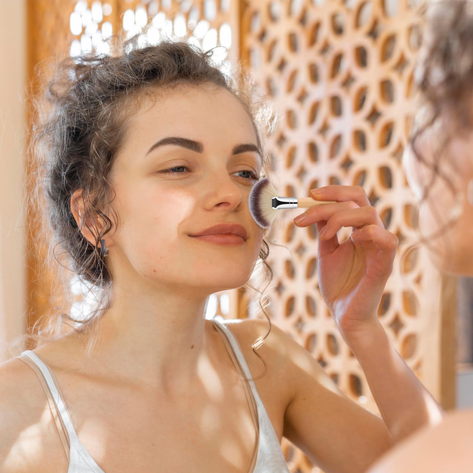 Thinp pinceau visage pour fonds et poudre, fini homogène et naturel.