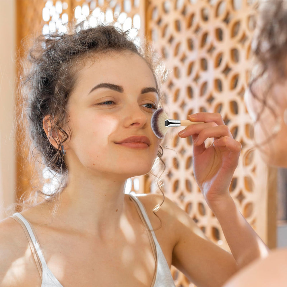 Thinp pinceau visage pour fonds et poudre, fini homogène et naturel.