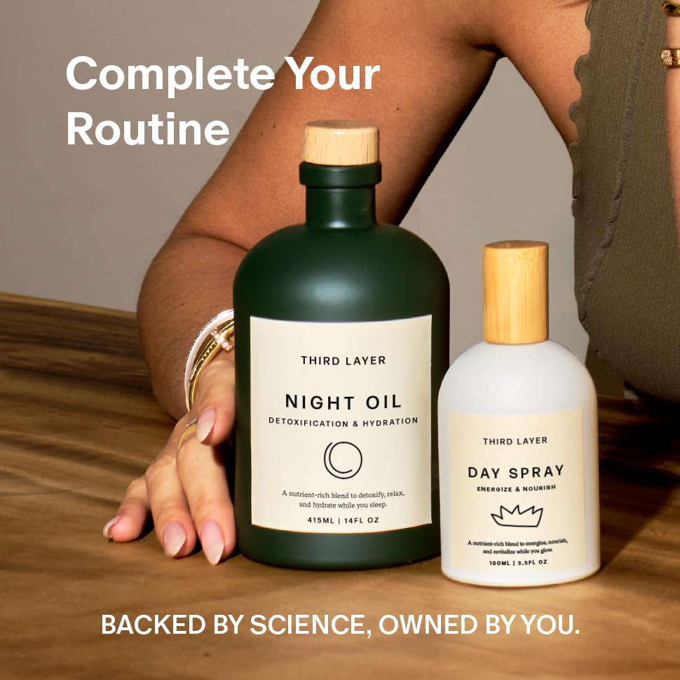 Third Layer Day Spray : ingrédients naturels comme jojoba et moringa pour nourrir la peau.