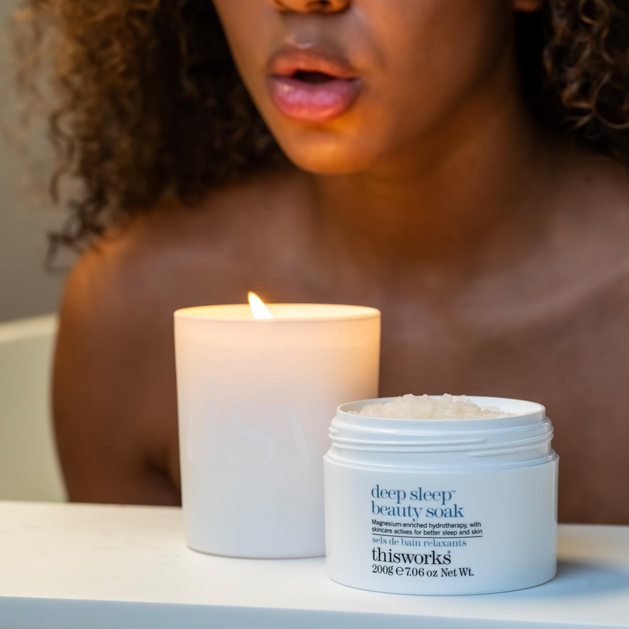 THISWORKS Deep Sleep Body Whip, parfum relaxant qui favorise un moment de détente.