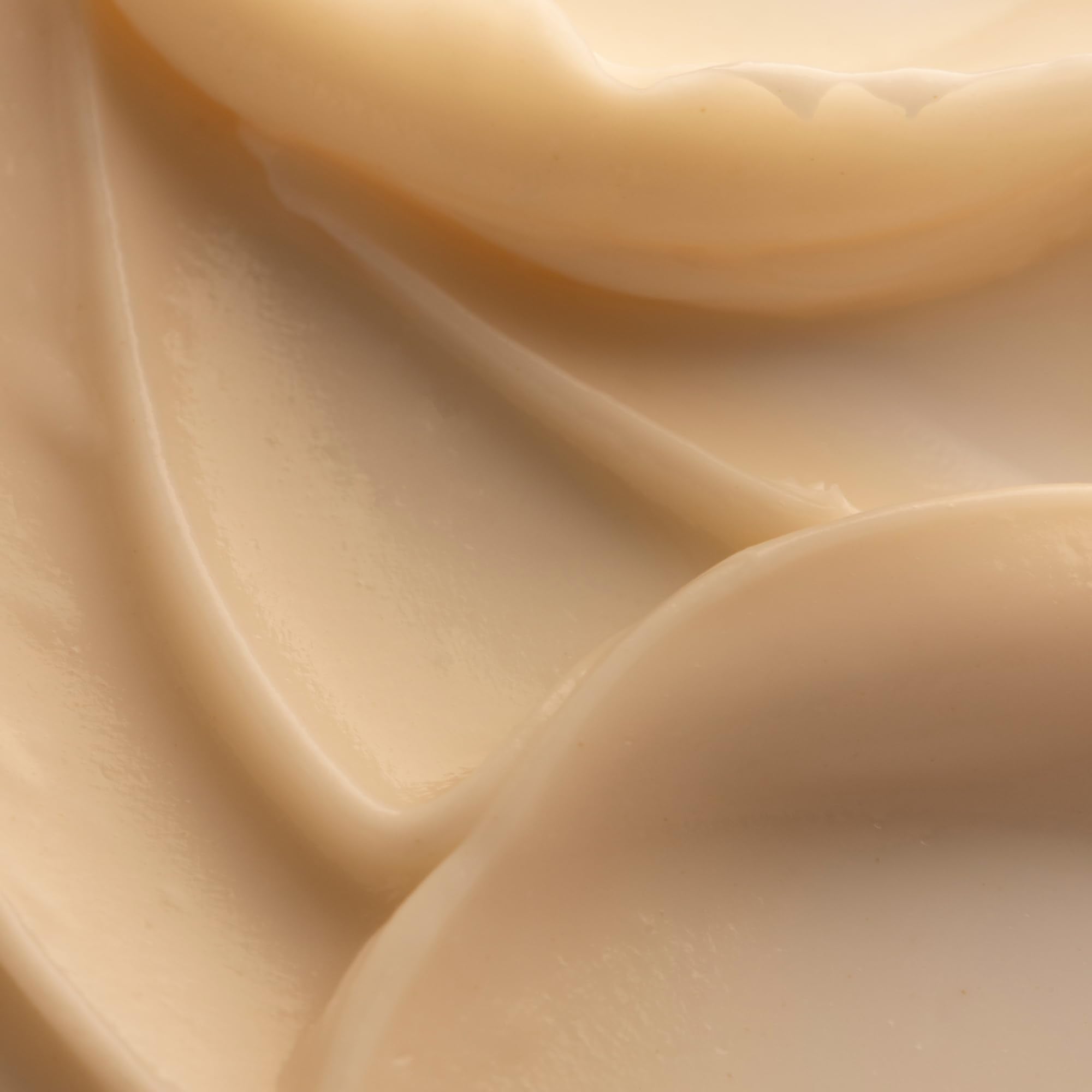 Three Ships texture riche appliquée sur le cou, sensation intensive d'hydratation.
