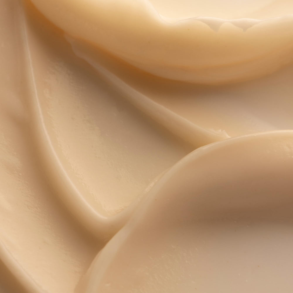 Three Ships texture riche appliquée sur le cou, sensation intensive d'hydratation.