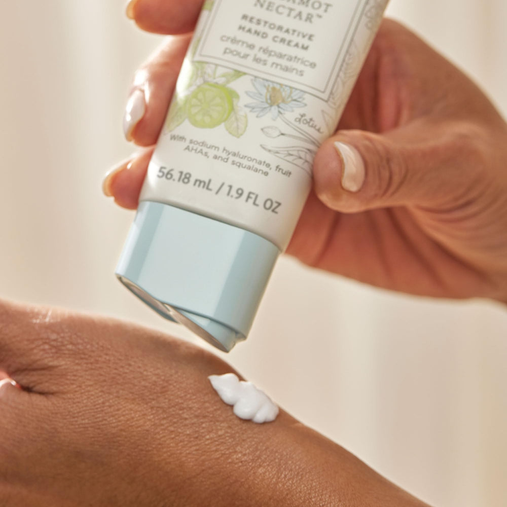 Thymes Crème Mains Restorative – actifs Squalane et Cupuaçu.