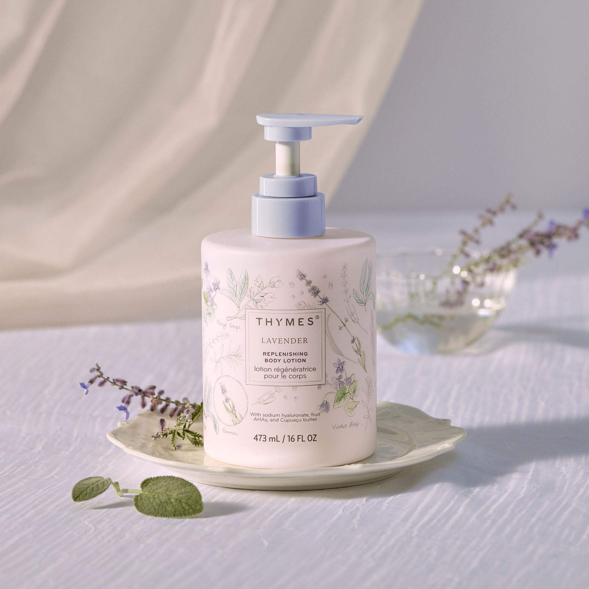 Lotion Thymes, texture crème onctueuse pour peau douce.