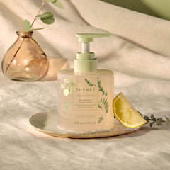 Parfum d eucalyptus et citron pour une expérience parfumée et revitalisante.