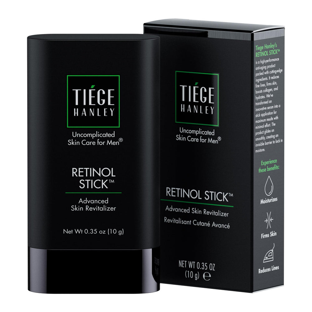 Tiege Hanley Retinol Stick sur le visage pour lisser les ridules et texture plus douce.