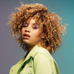 TIGI Bed Head Curls Rock Amplifier – brillance et tenue contre l'humidité.