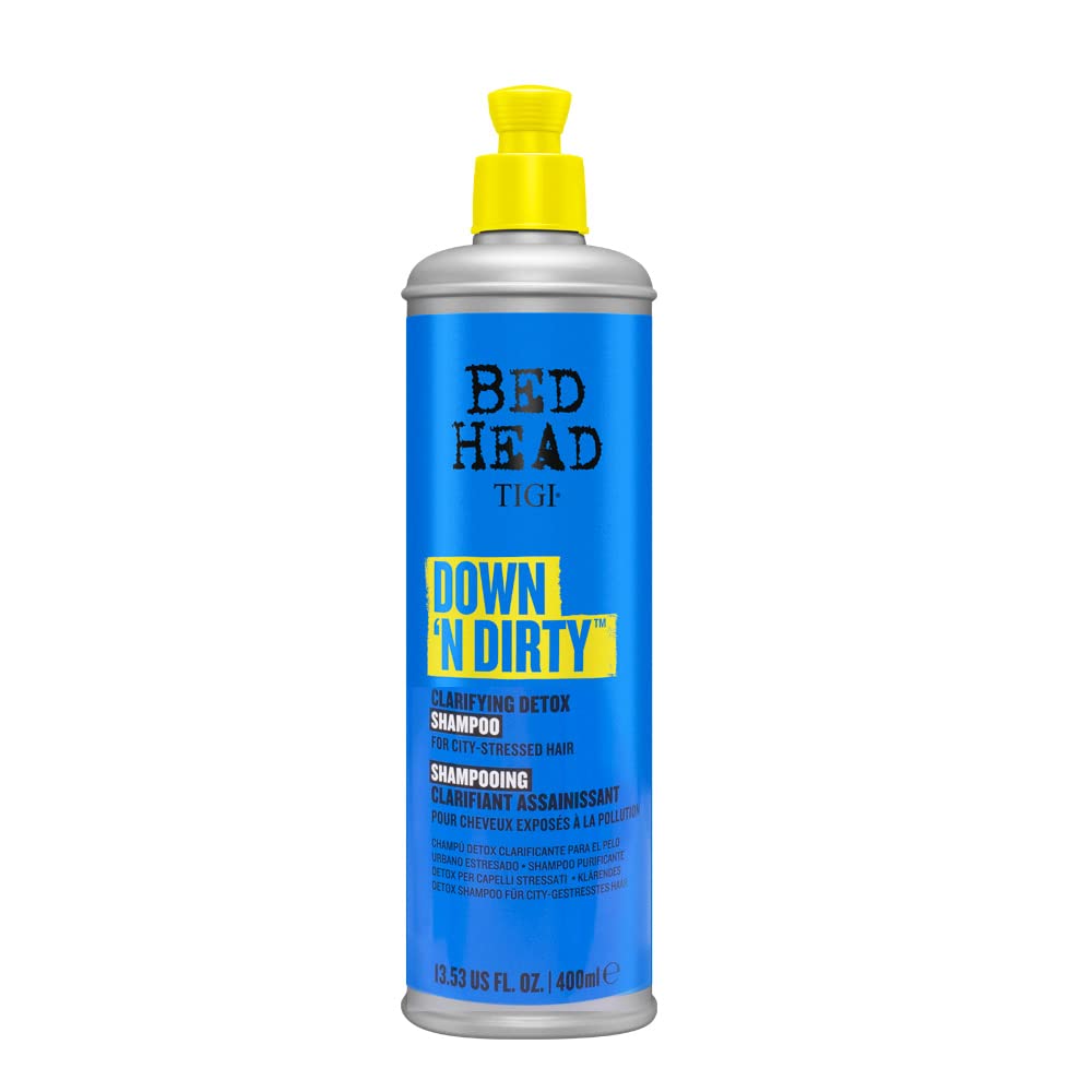 Shampooing TIGI Bed Head Down N' Dirty, bouteille nette, clarifie et purifie les cheveux en profondeur.