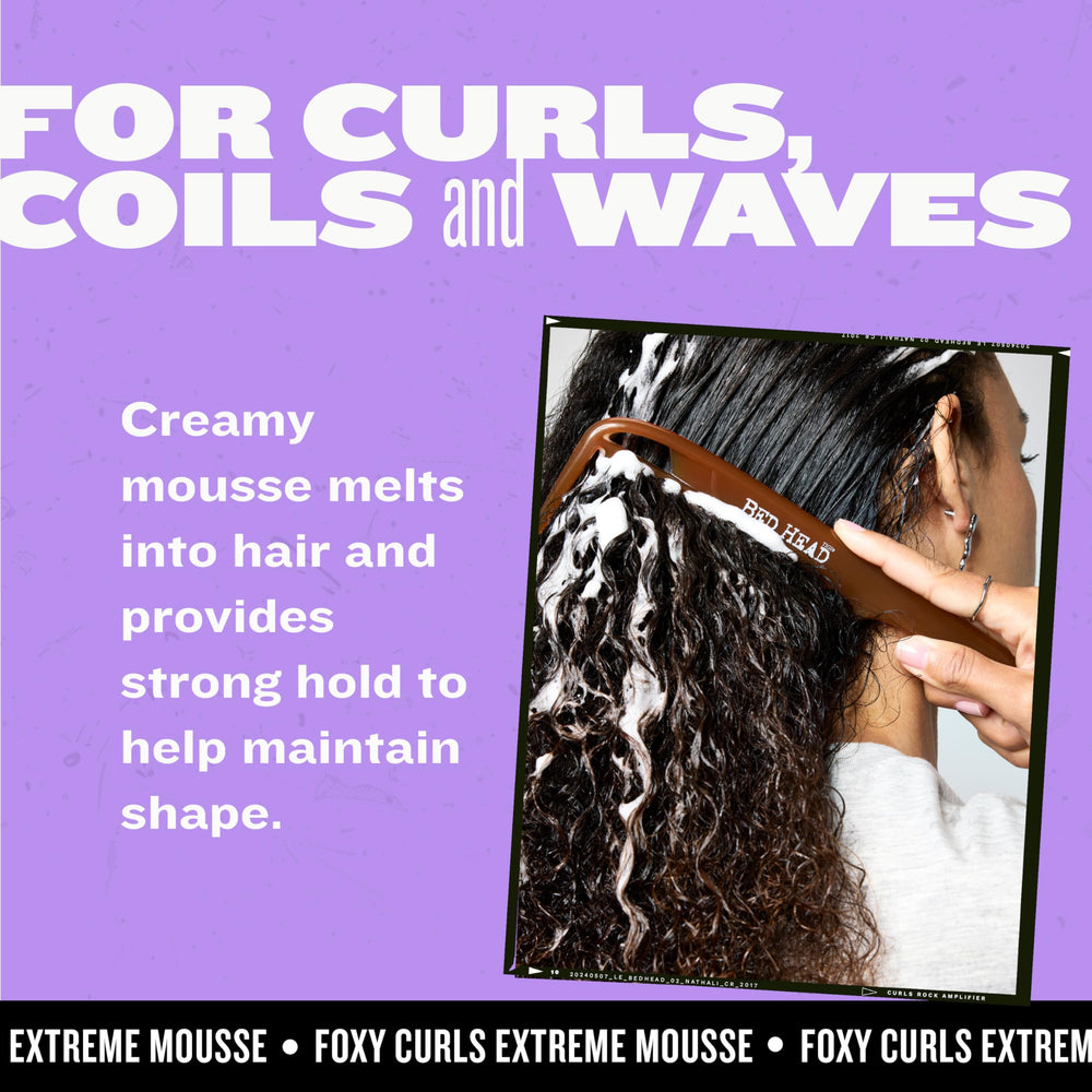 Tenue ferme des boucles grâce à Foxy Curls Mousse.