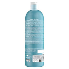 Mousse généreuse du shampoing Resurrection lors du lavage.