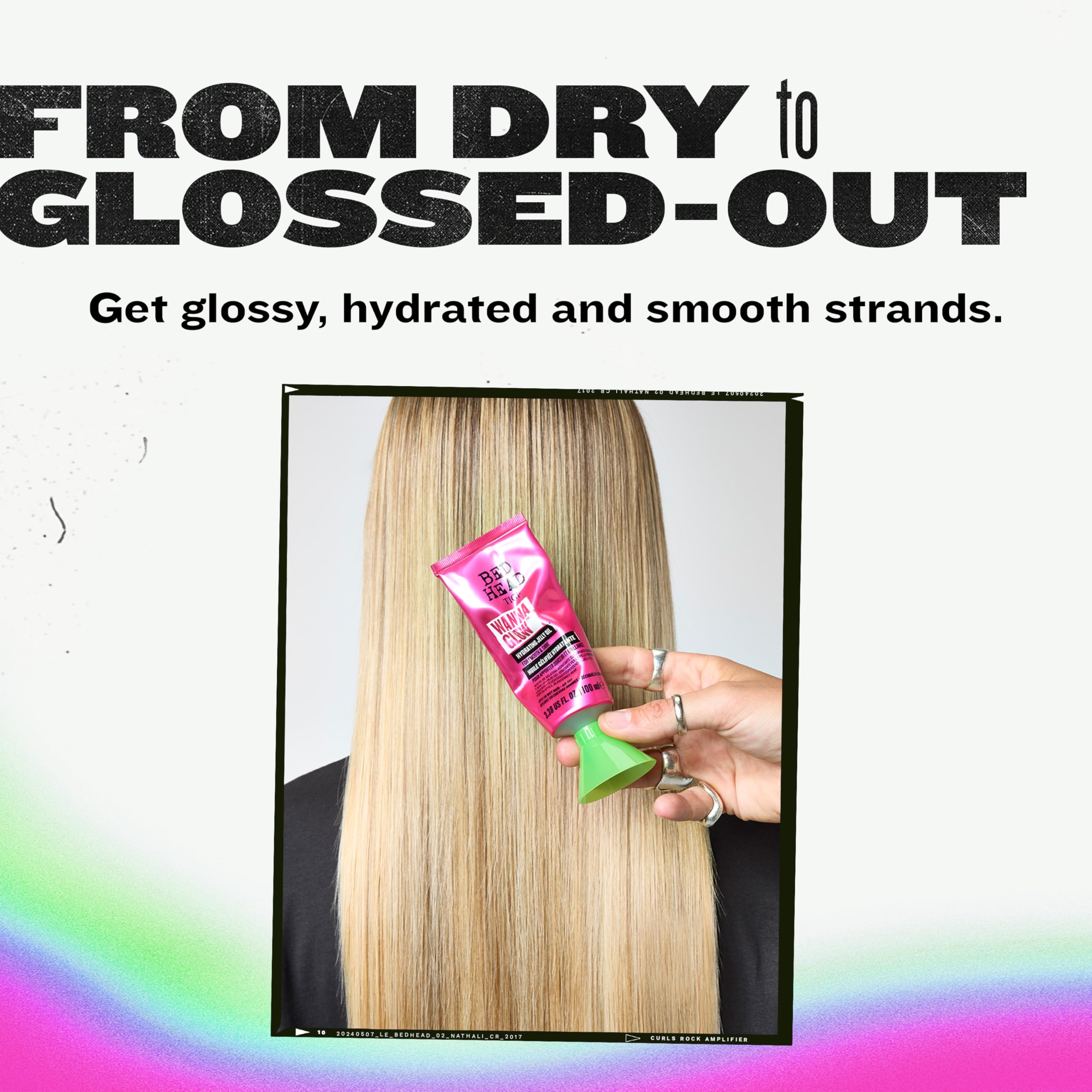 TIGI Bed Head Wanna Glow douceur cheveux révèle un fini velouté.
