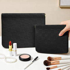 Pochette Tiltol en PU imperméable, résistance et nettoyage facile.