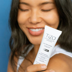 TIZO AM Replenish SPF 40 — Application visage pour protection quotidienne.