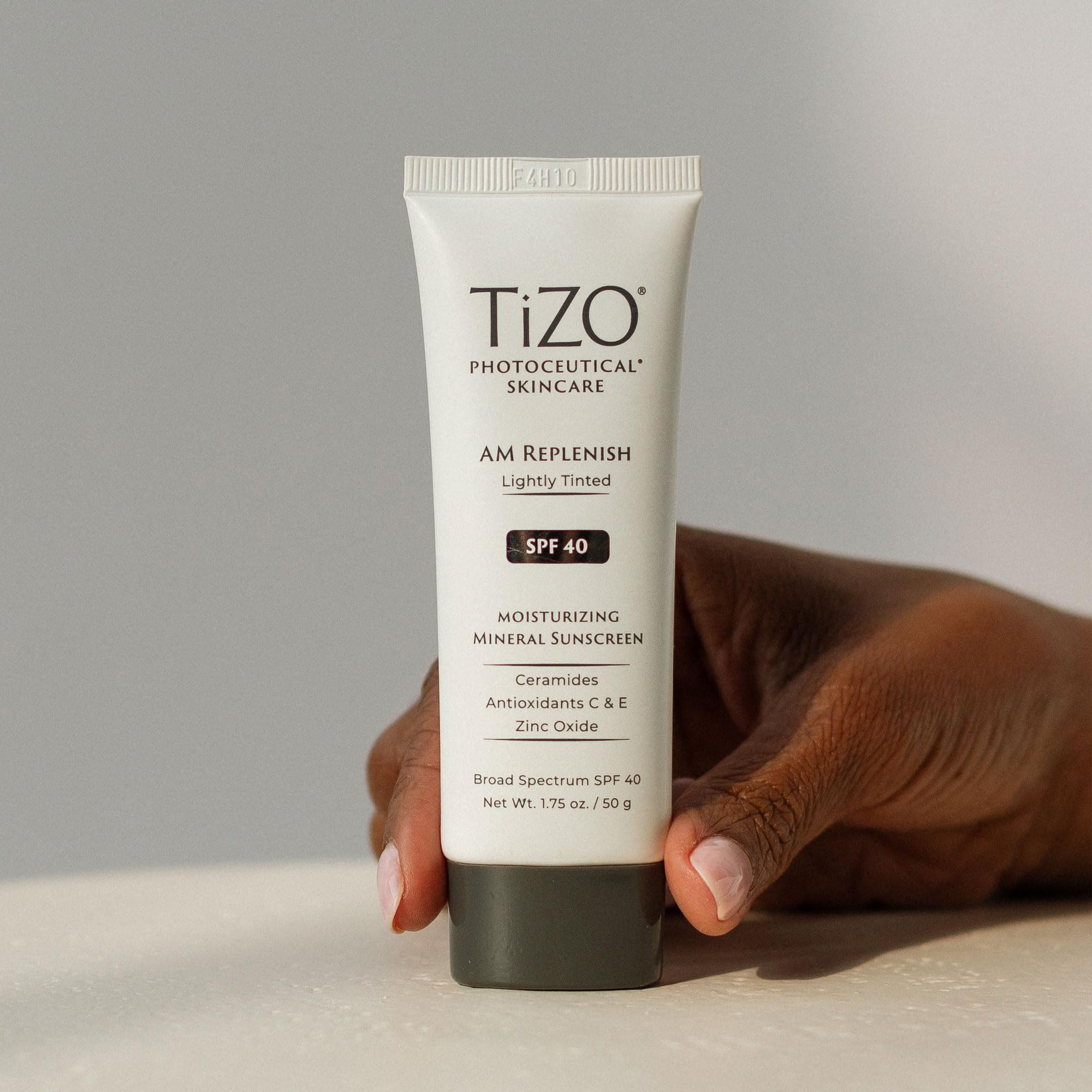 TIZO AM Replenish SPF 40 — Résistance à l'eau jusqu'à 80 minutes.
